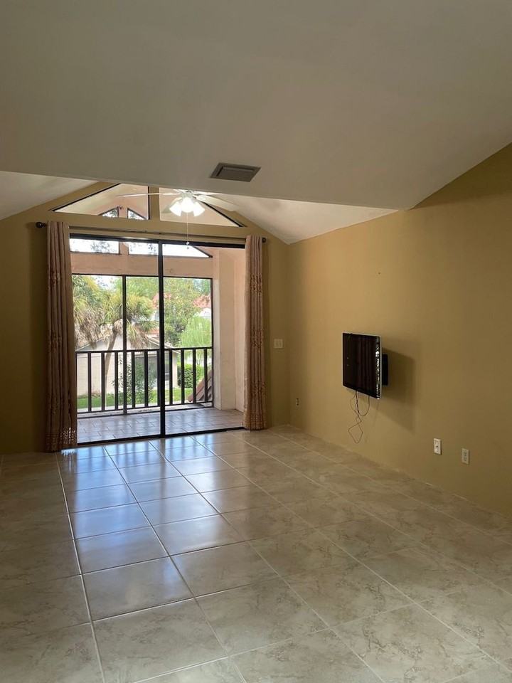 546 Via Fontana Dr - Photo 5 of 23
