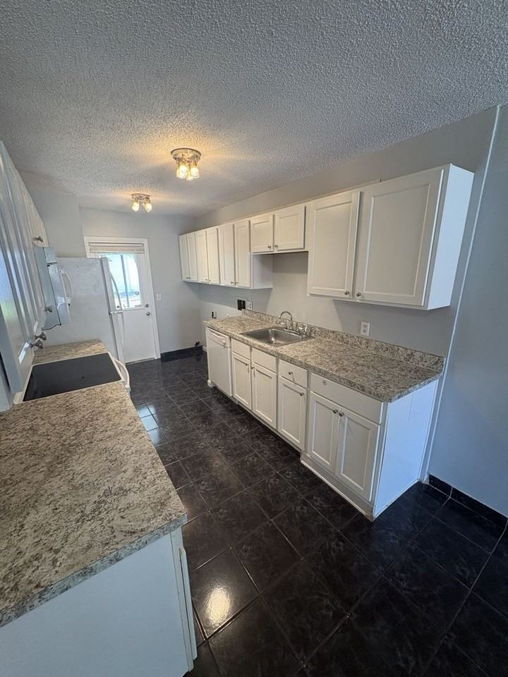 539 E Rosewood Ln - Photo 2 of 9