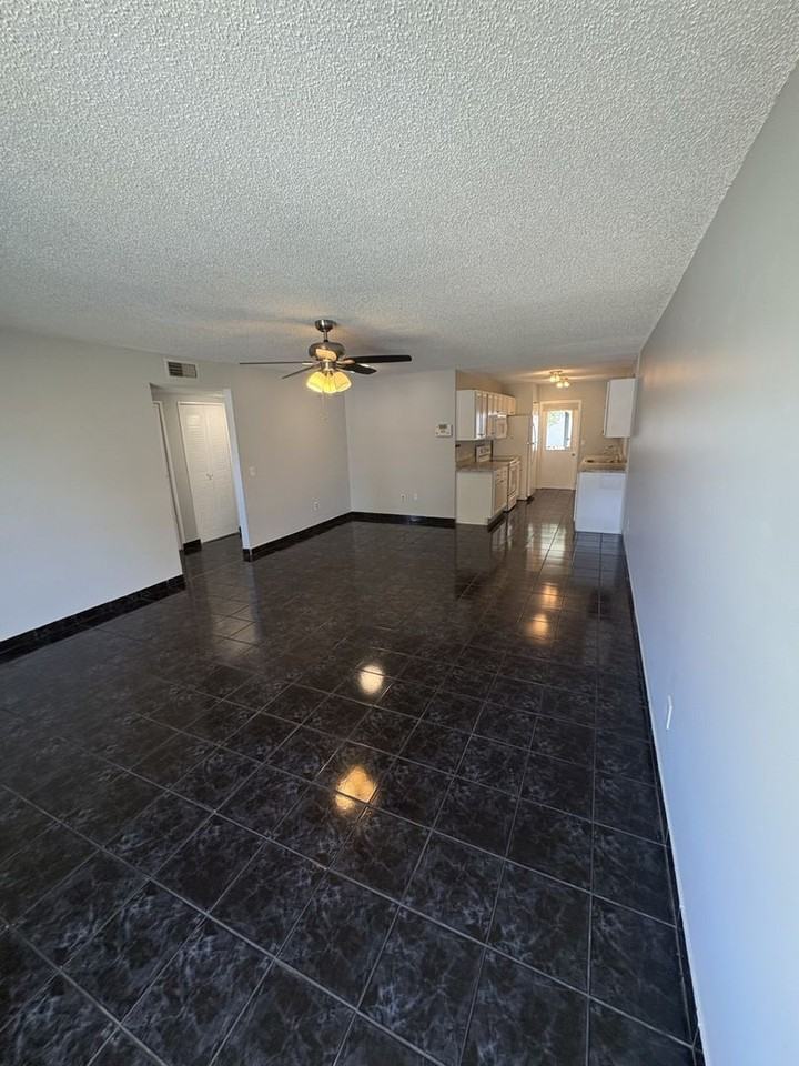 539 E Rosewood Ln - Photo 3 of 9