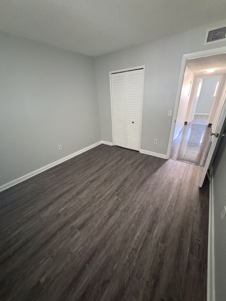 539 E Rosewood Ln - Photo 7 of 9