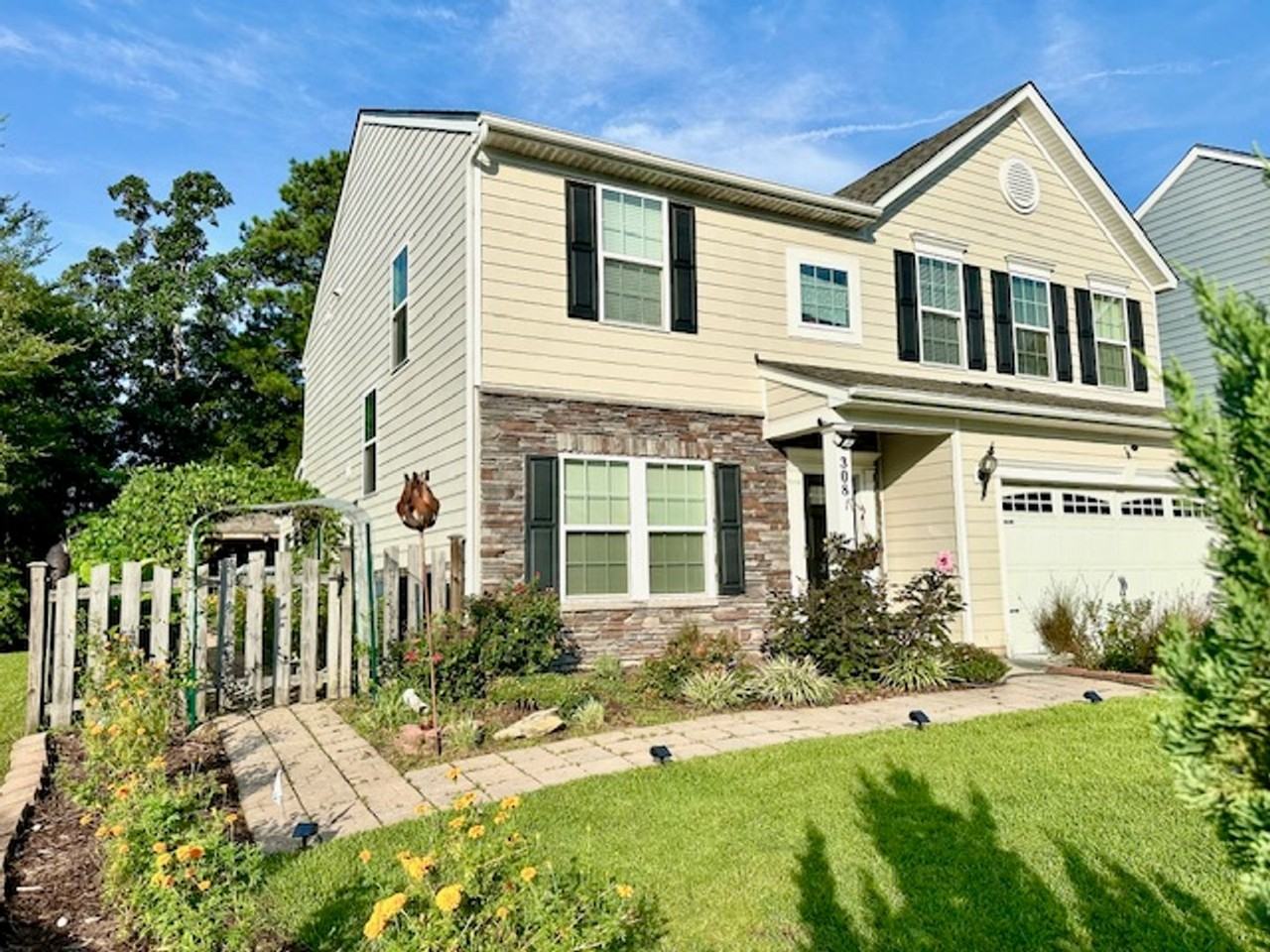 308 Placid Dr - Photo 4 of 9