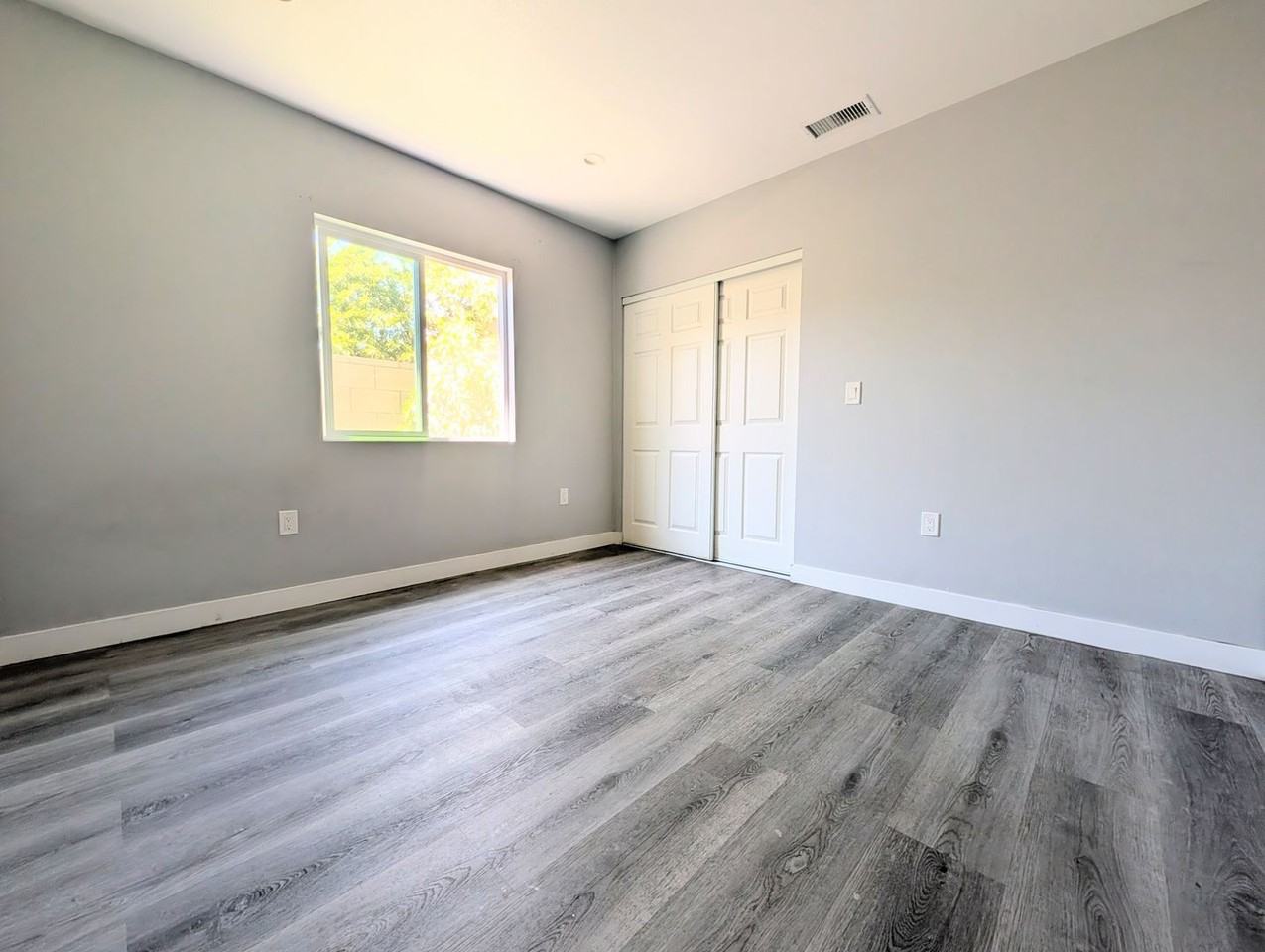 2227 Greenwood St - Photo 3 of 10
