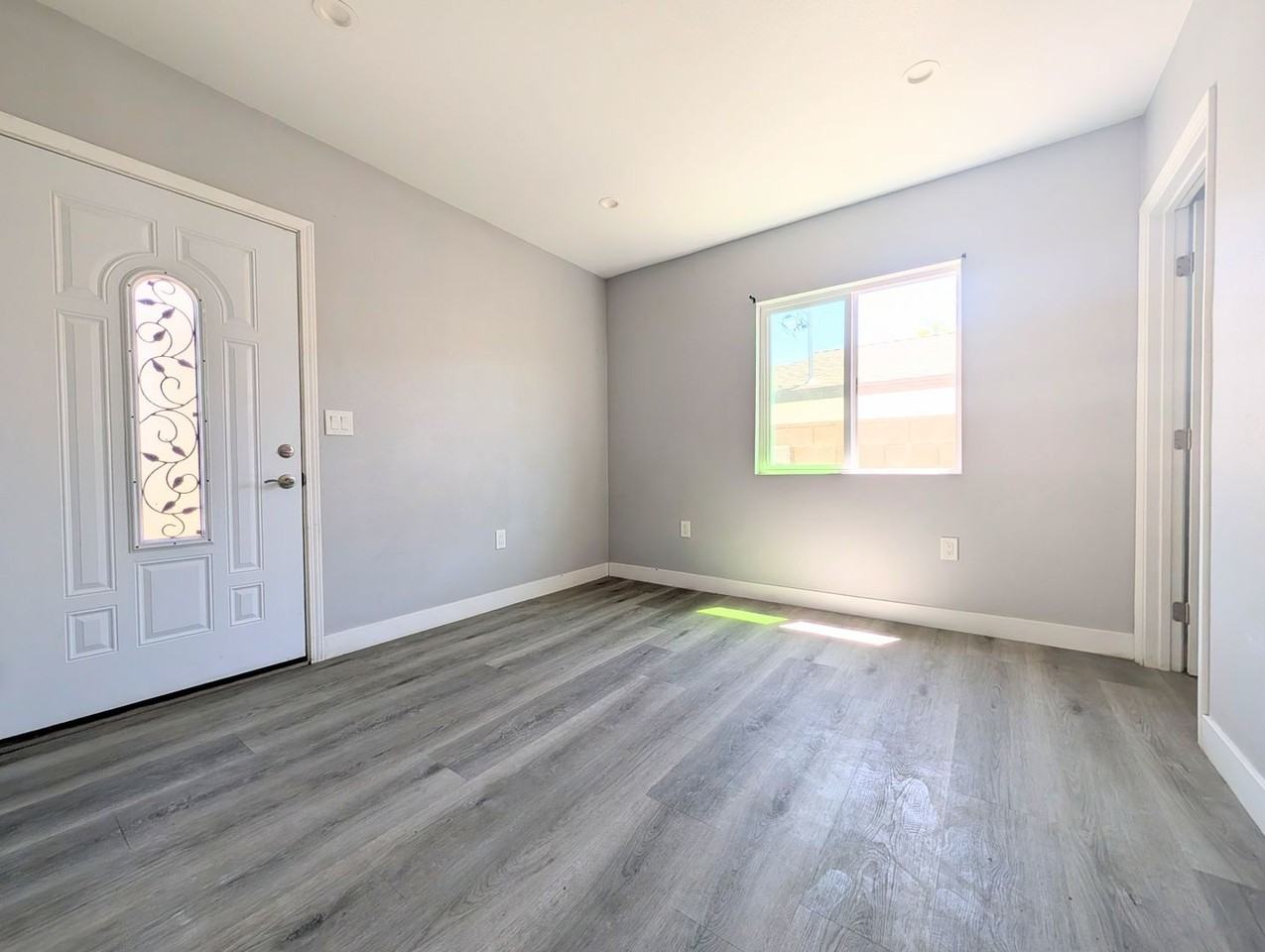 2227 Greenwood St - Photo 4 of 10