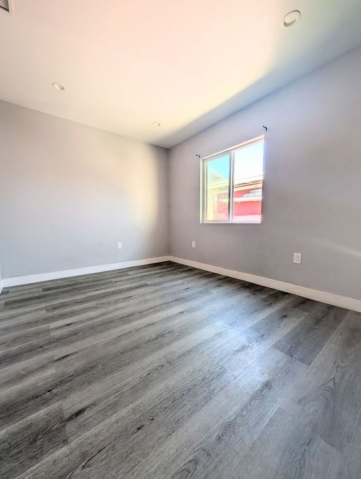 2227 Greenwood St - Photo 7 of 10