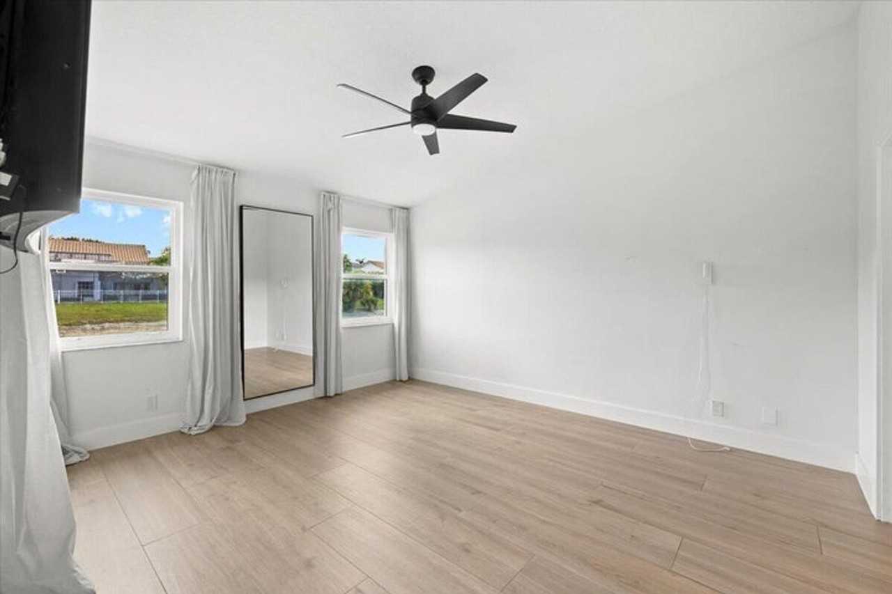 10352 Mateo Ct - Photo 6 of 14