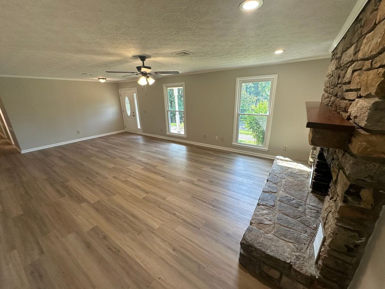 5159 Saundersville Rd - Photo 3 of 20