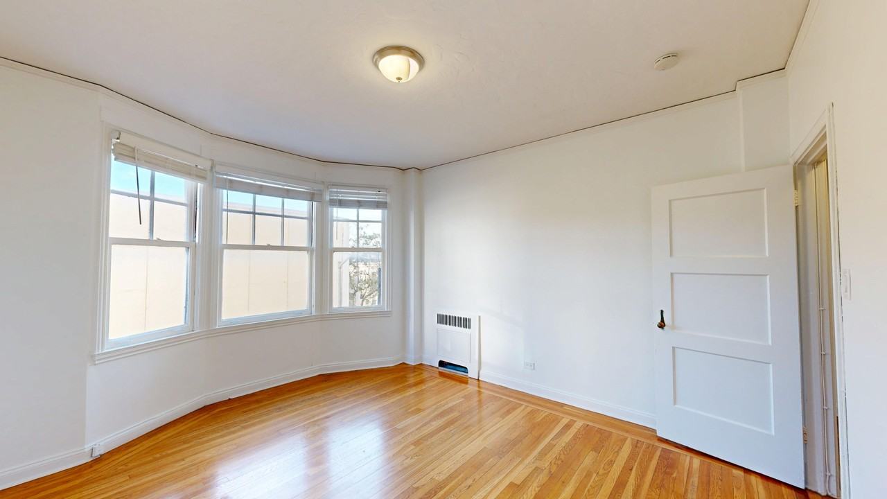 950 Franklin Street - Photo 3 of 14