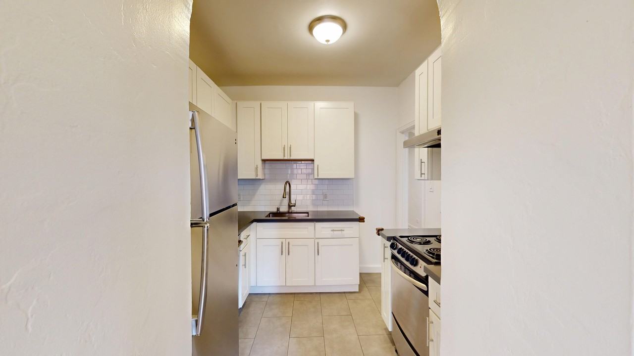 950 Franklin Street - Photo 4 of 14