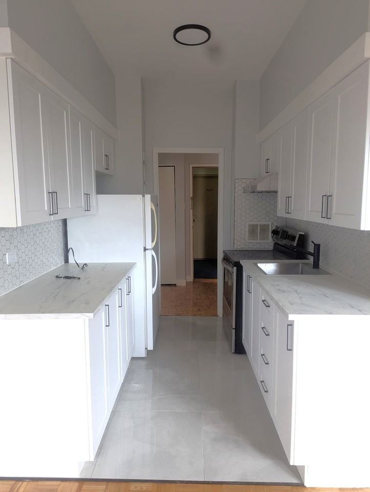 770 Ch Du Bord-Du-Lac Lakeshore — photo 1