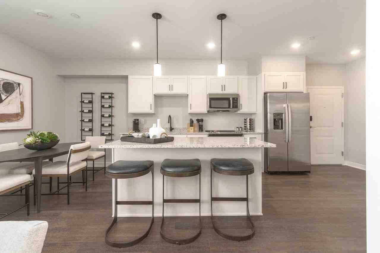 Woodview Commons - Photo 2 of 44