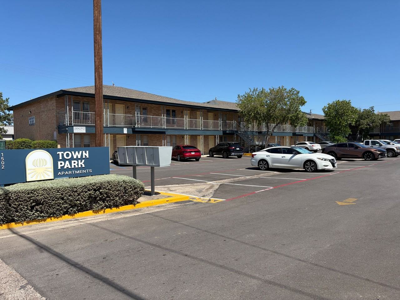 Town Park Apartments - Photo 3 of 27