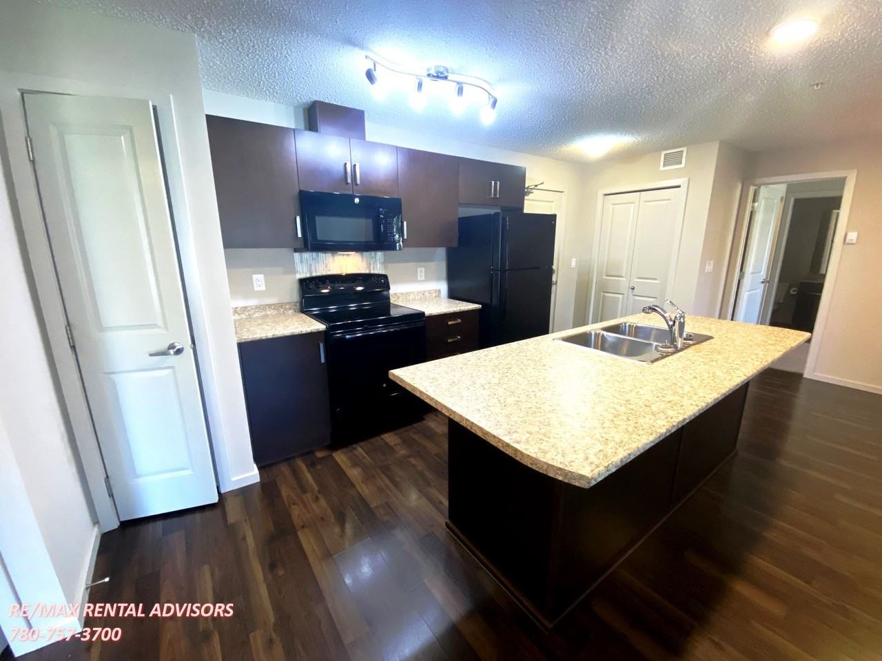 5521 7 Ave Sw - Photo 3 of 18