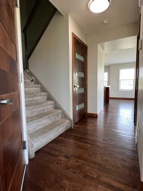 1555 Paton Cres - Photo 3 of 32