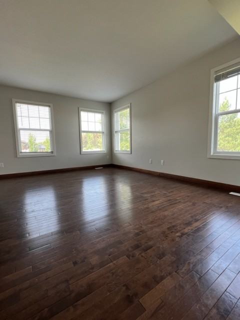 1555 Paton Cres - Photo 5 of 32