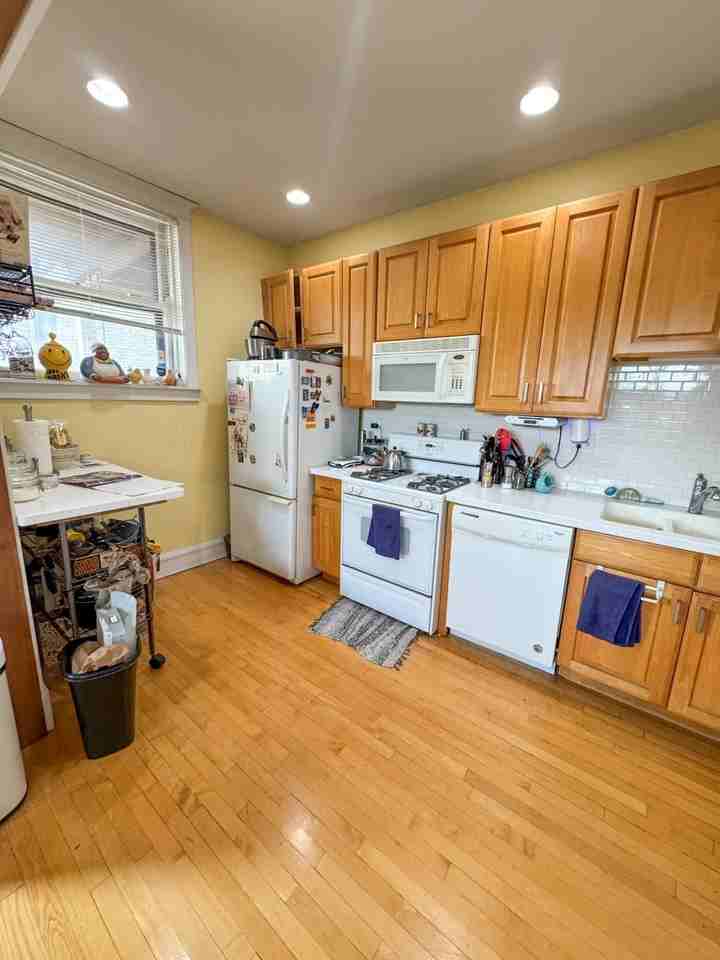 7658 N Sheridan Rd #3 - Photo 2 of 26