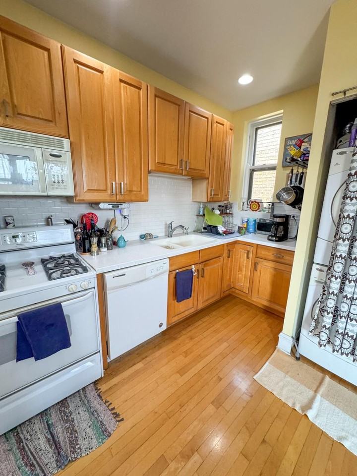 7658 N Sheridan Rd #3 - Photo 3 of 26