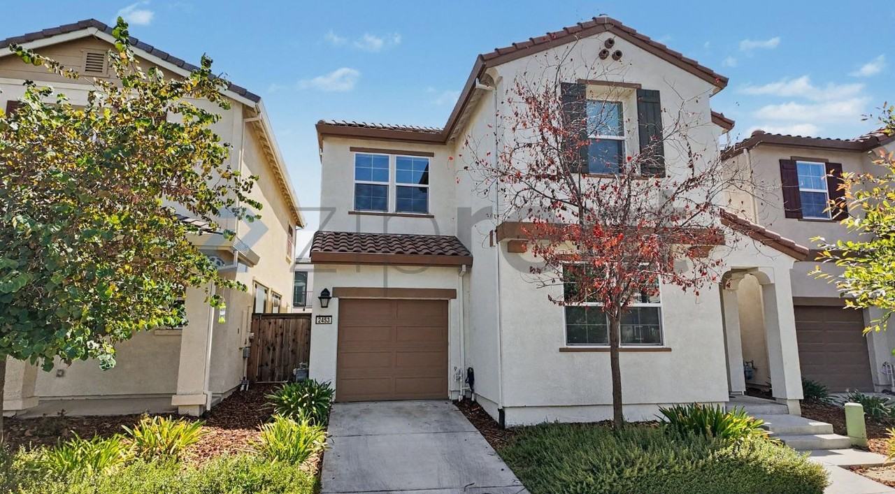 2453 Buzz Aldrin Way - Photo 4 of 50