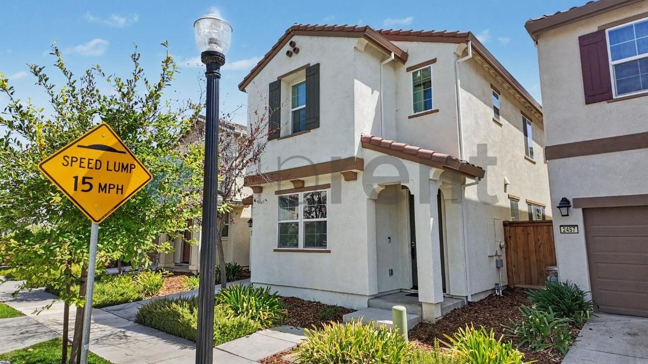 2453 Buzz Aldrin Way - Photo 5 of 50