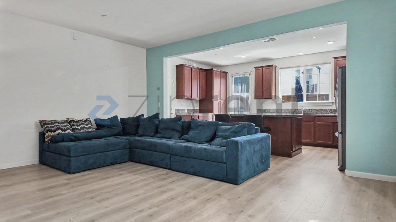 2453 Buzz Aldrin Way - Photo 7 of 50