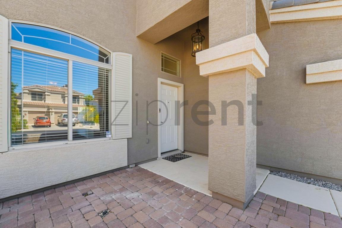 12801 W Lisbon Ln - Photo 5 of 30