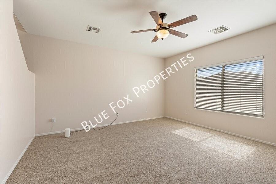 8277 W Zlacket Dr - Photo 3 of 31