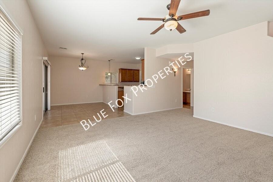 8277 W Zlacket Dr - Photo 4 of 31