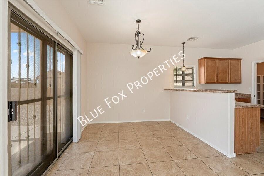 8277 W Zlacket Dr - Photo 6 of 31