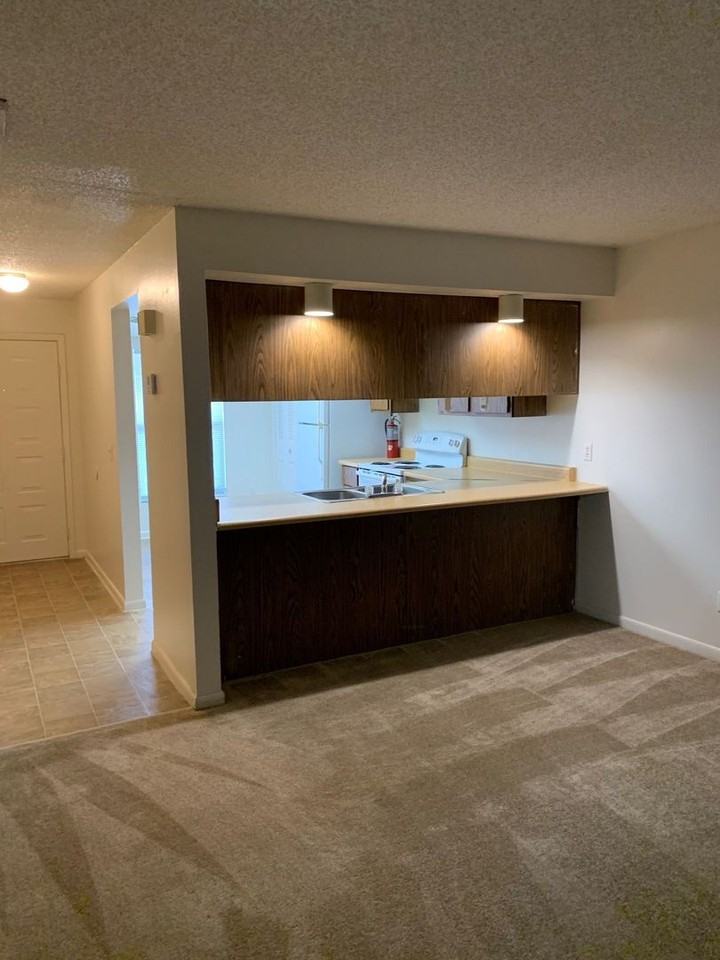 12123 Napiers Cir - Photo 2 of 9
