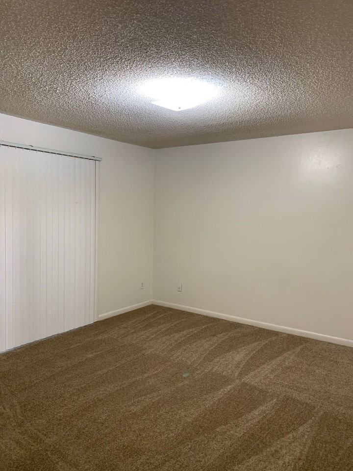12123 Napiers Cir - Photo 5 of 9