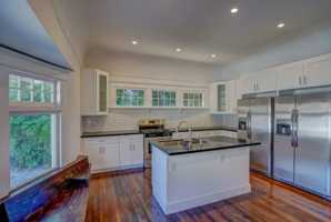 featured image of 2113 Oak St