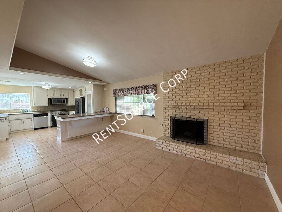2522 Marcella St - Photo 7 of 30