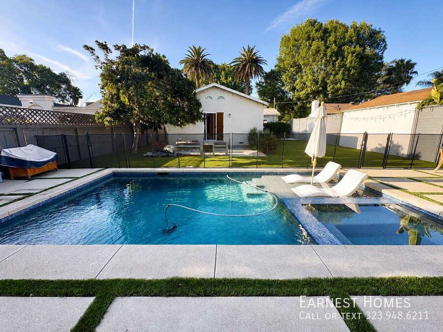 14338 Califa St - Photo 2 of 32