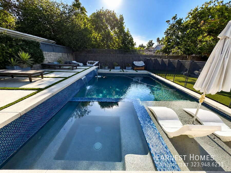 14338 Califa St - Photo 4 of 32