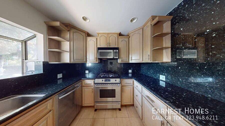 17115 Parthenia St - Photo 7 of 22