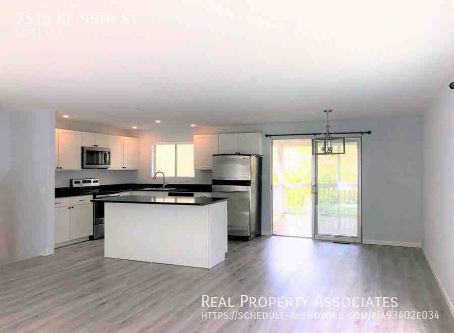 2516 Ne 95th St - Photo 2 of 22