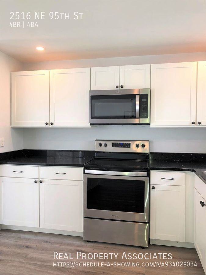 2516 Ne 95th St - Photo 4 of 22