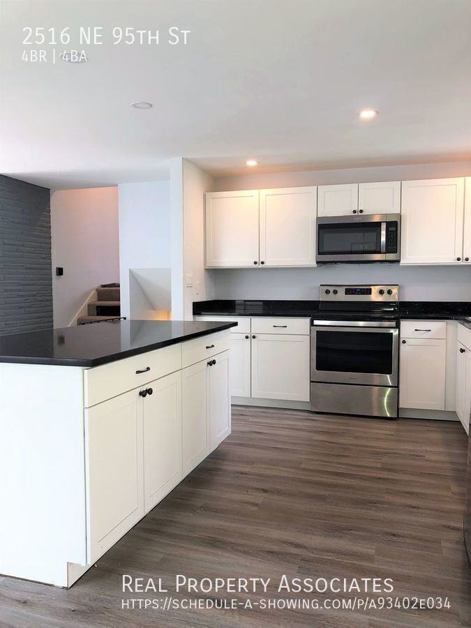 2516 Ne 95th St - Photo 5 of 22