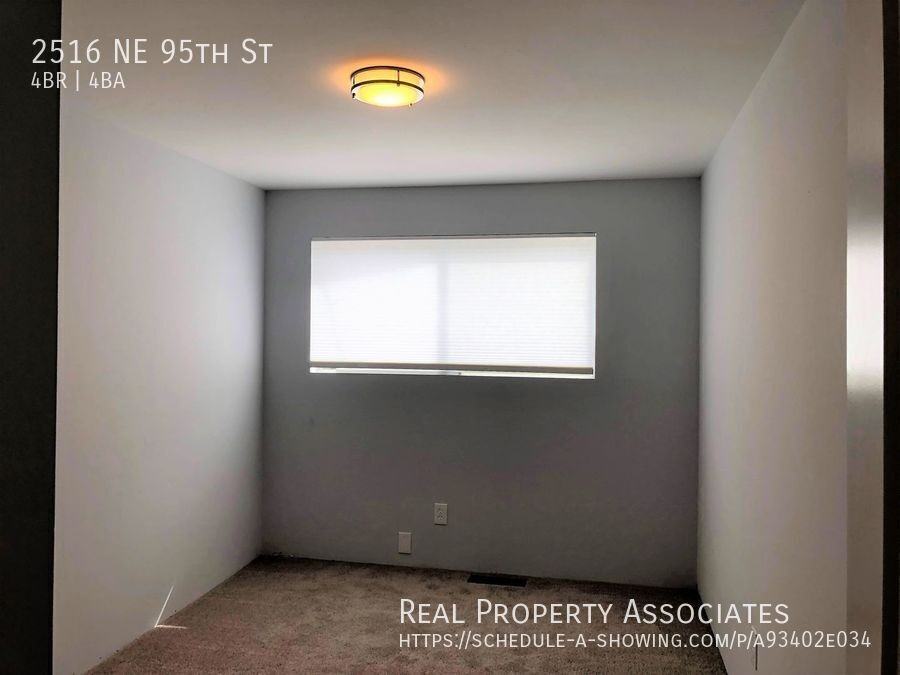 2516 Ne 95th St - Photo 7 of 22
