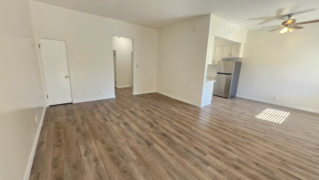 1860 N Mariposa Ave #2 - Photo 3 of 11