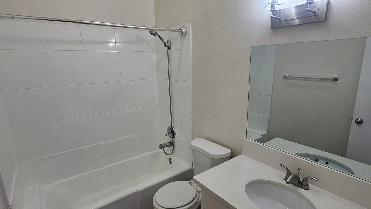 1860 N Mariposa Ave #2 - Photo 6 of 11