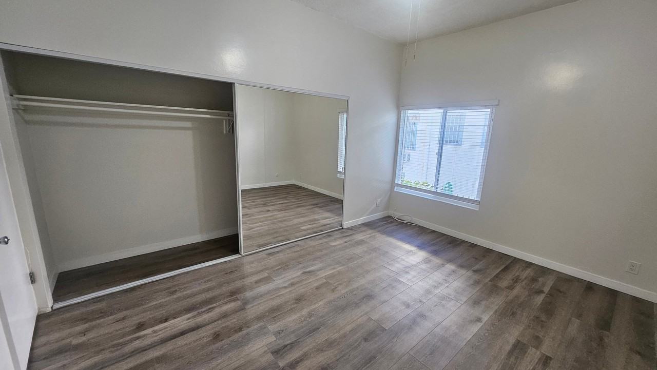 1860 N Mariposa Ave #2 - Photo 7 of 11