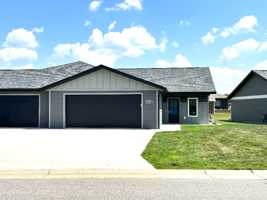 featured image of 2920 Sportsmans Dr #A