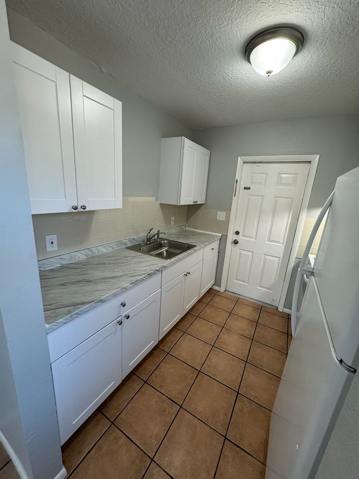 1429 22nd Ave E - Photo 3 of 17