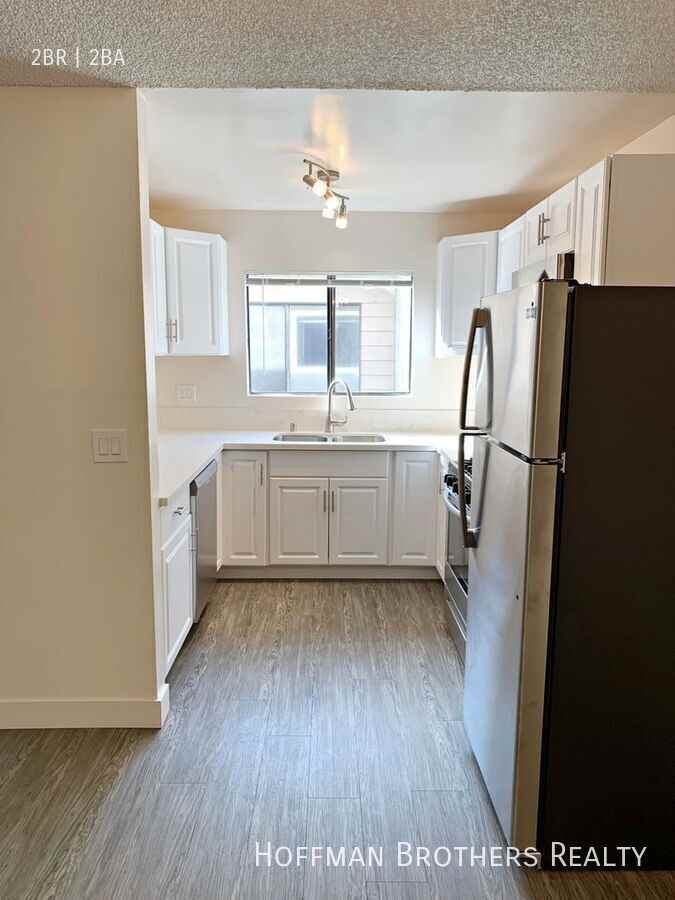 1010 E Acacia Ave #212 - Photo 2 of 11
