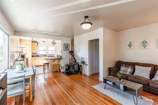 518 W C St - Photo 2 of 13