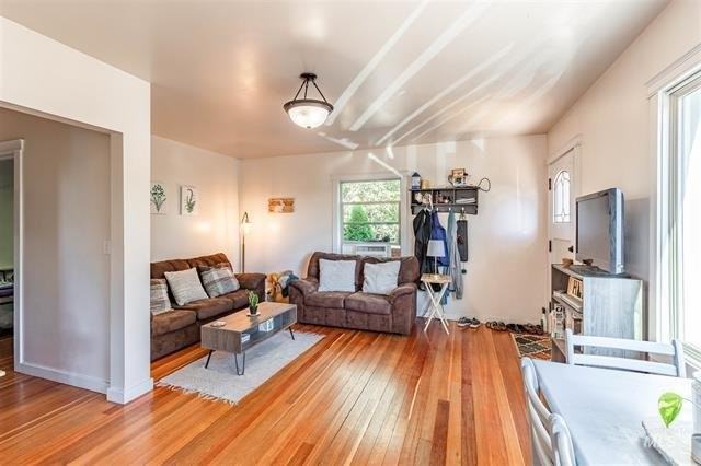 518 W C St - Photo 3 of 13