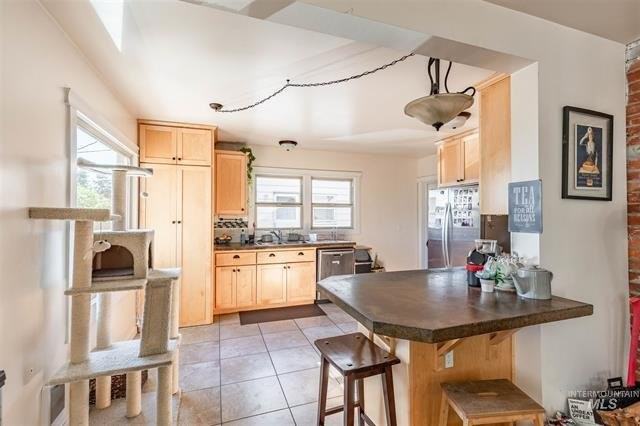 518 W C St - Photo 5 of 13