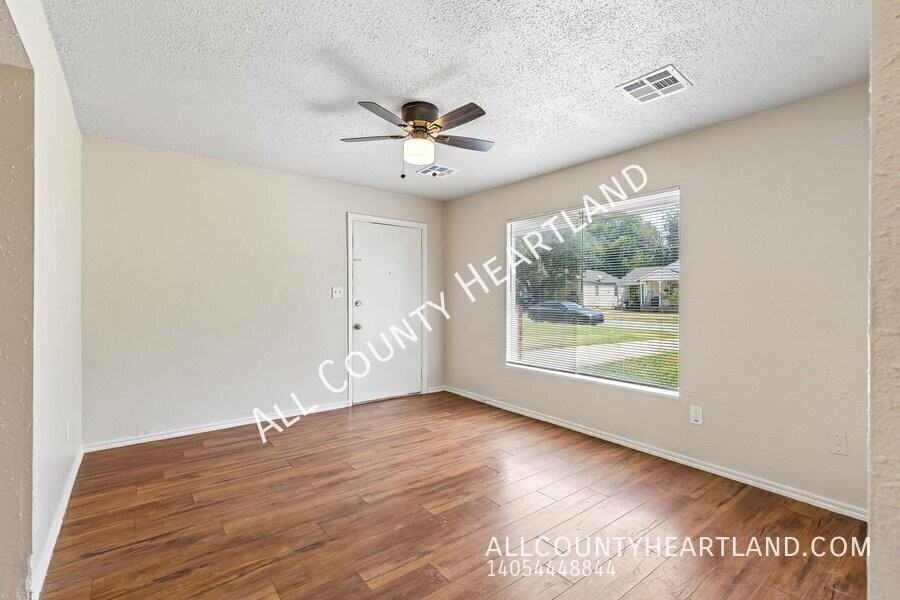 1913 Elm Dr - Photo 2 of 11