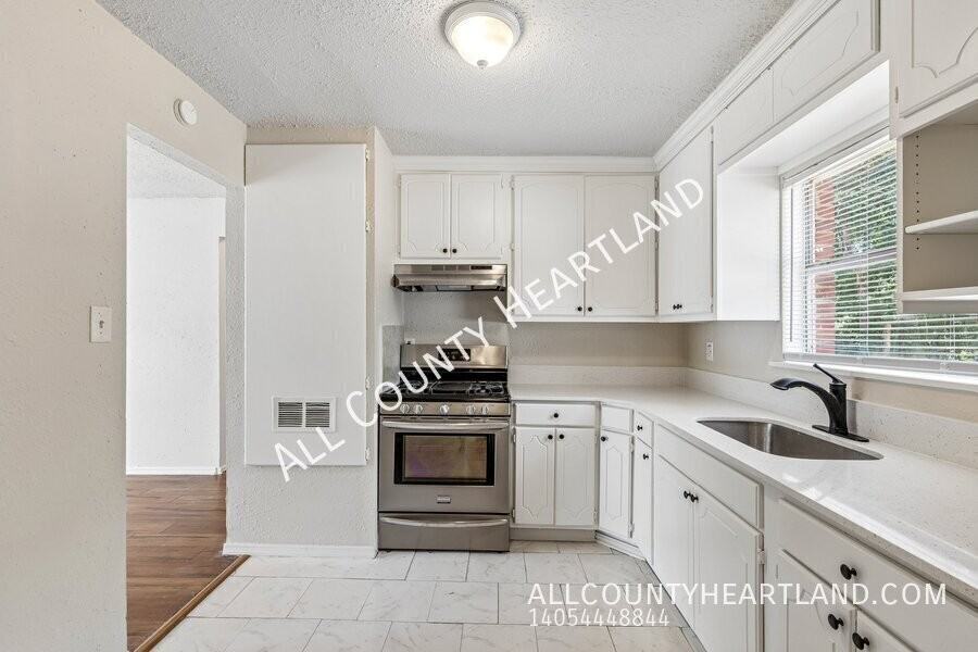 1913 Elm Dr - Photo 4 of 11