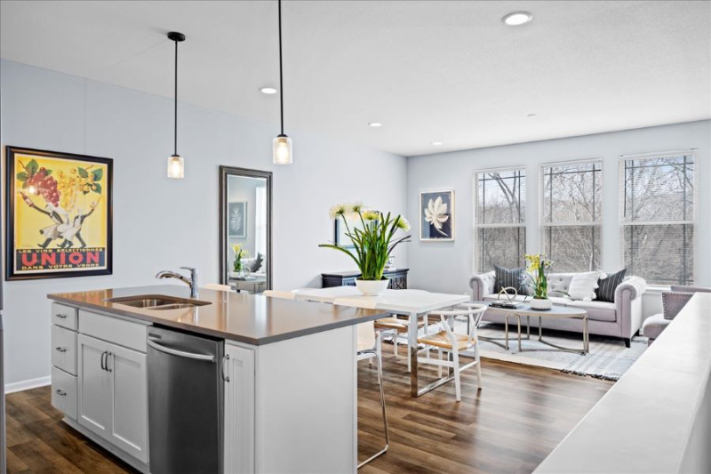 612 N 74th St - Photo 4 of 26
